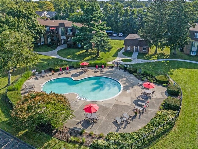 Pine Lake Manor, Keego Harbor, MI 48320 - photo 2