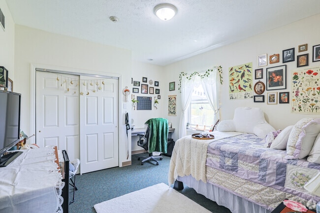 4BR, 2BA - 1,200SF - Bedroom