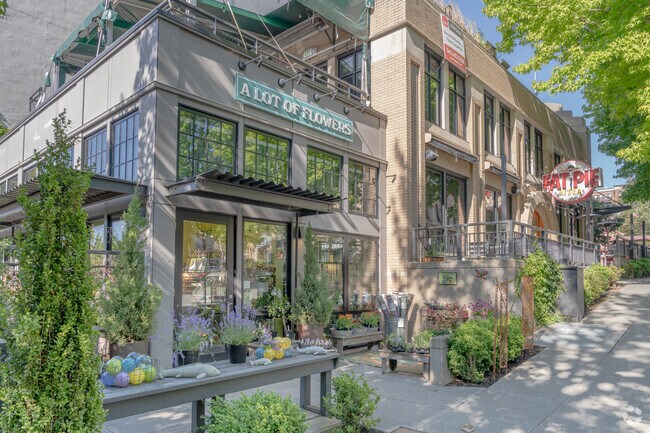 A Lot of Flowers is Edgmoor resident's go-to spot for flowers and decor.