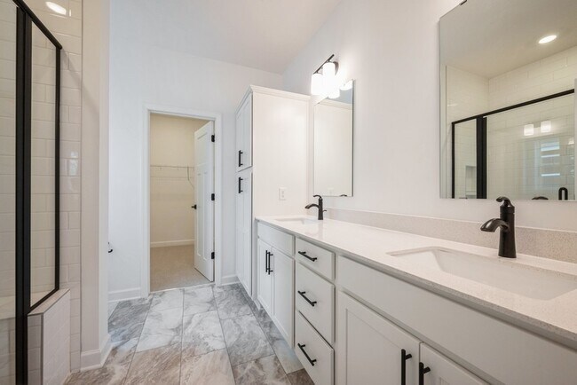 11405 Fieldstone Dr, Maple Grove, MN 55311 - photo 4