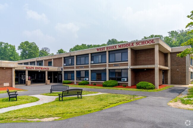 Roseland's fantastic West Essex Middle School received an A- overall Niche grade.