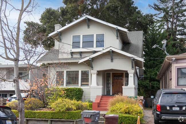 There are a few older, large Craftsman-style homes in the Harrison neighborhood of Oakland.