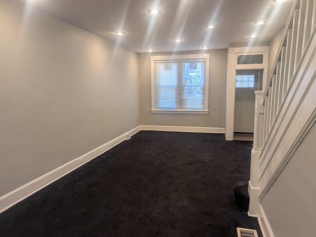 422 Viola St, Camden, NJ 08104 - photo 3