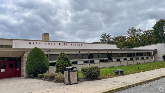 Welcome to Glen Cove High School.