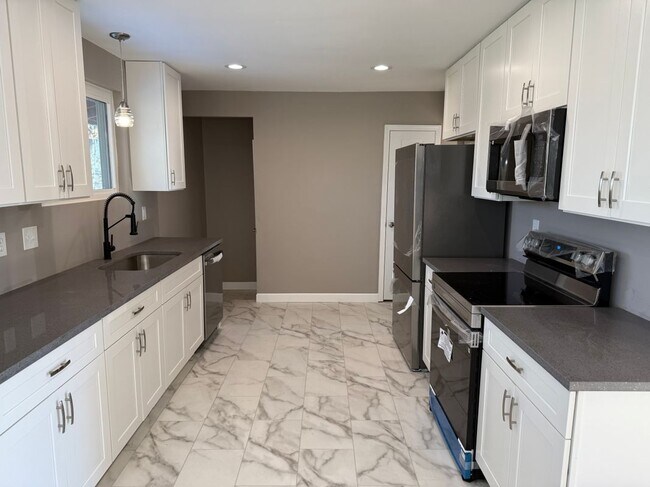 10607 Thayer Ct, Saint Louis, MO 63123 - photo 3