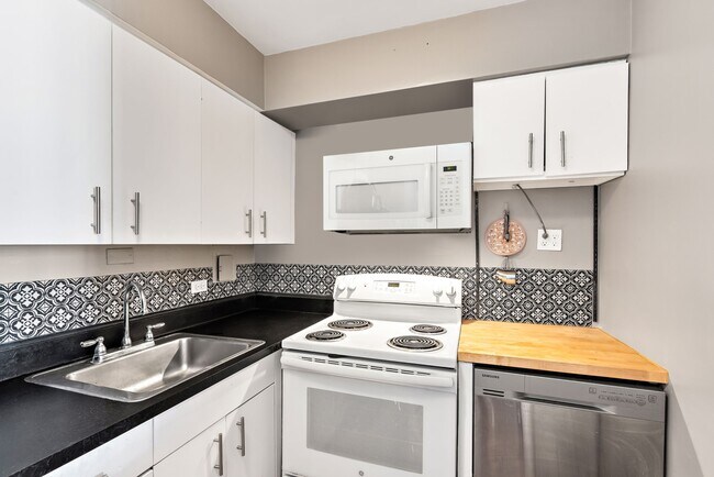 42 E Superior St unit 9F, Chicago, IL 60611 - photo 4