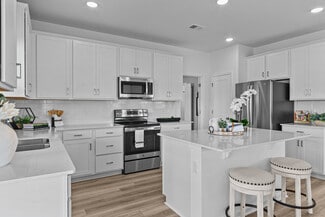 2560 Peaceful Valley Dr, Columbia, TN 38401