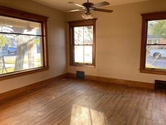 322 W 4th St, Hastings, NE 68901