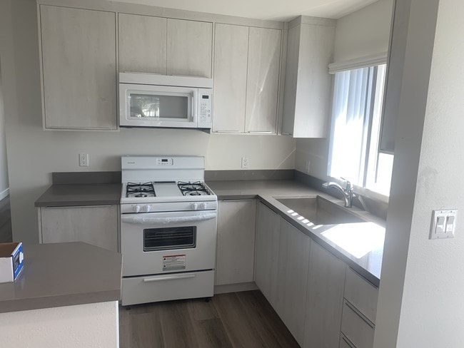 708 W Gage Ave unit 1, Los Angeles, CA 90044 - photo 6