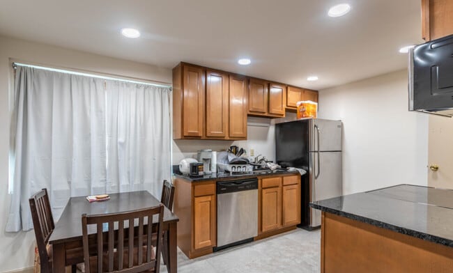 28-43 E 18th Ave, Columbus, OH 43201 - photo 2