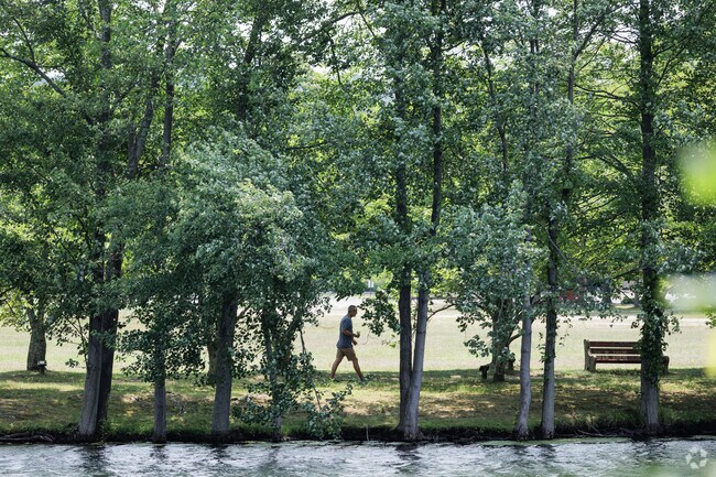 There are many paths to enjoy at Horseshoe Lake in Succasunna.