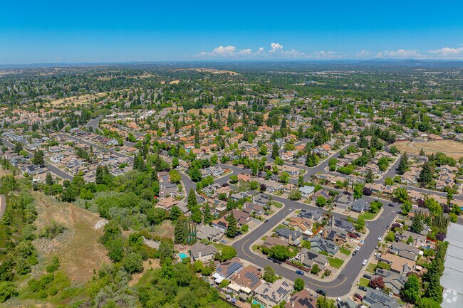 Streets loop around creating a comfy and neighborly feel in the Sunset Whitney neighborhood.