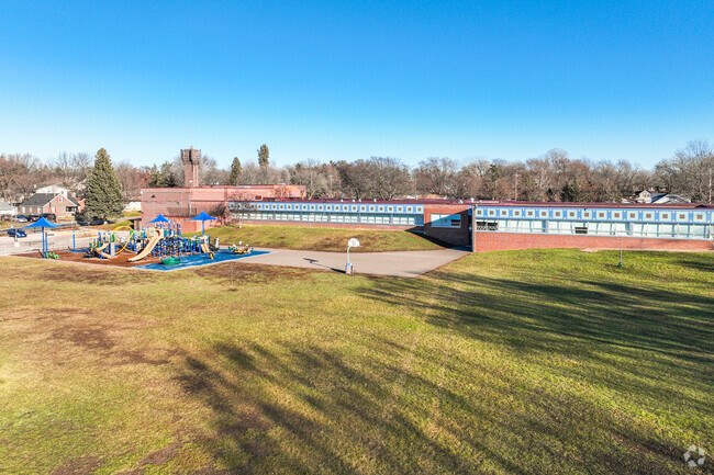 L'Etoile du Nord French Immersion School Upper, has an overall graded A- on Niche.
