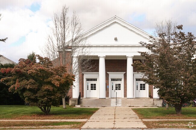 Students in grades 4-5 can attend Dale Street School in Medfield.