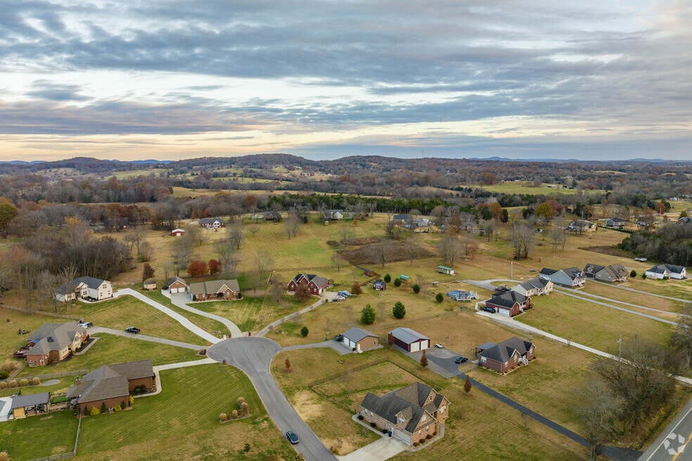 Neighborhood_CastalianSprings_112823