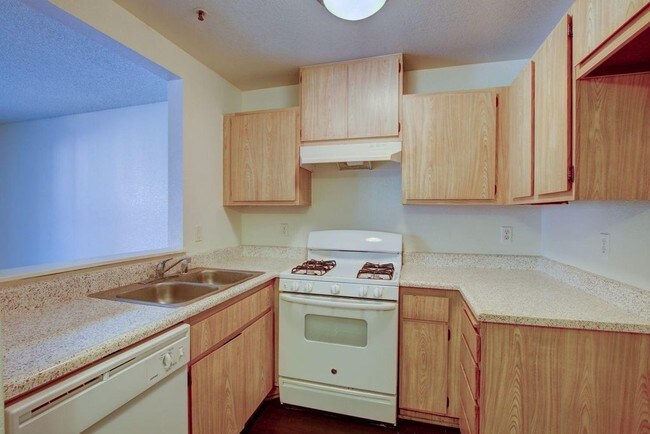 Oasis Townhouse, Fontana, CA 92335 - photo 6