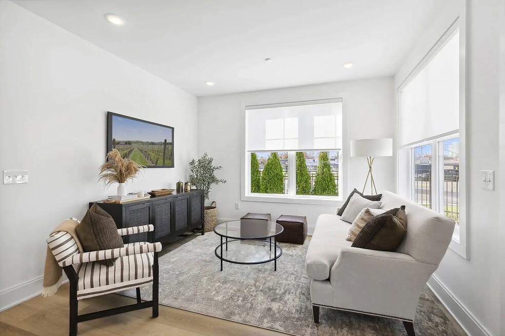 Meadowbrook Pointe East Meadow, The Arlington Plan unit 37686282, East Meadow, NY 11554 - photo 1