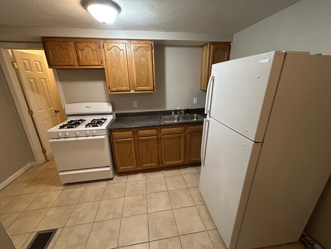 618 Maplewood Ave unit 1, Ambridge, PA 15003 - photo 6