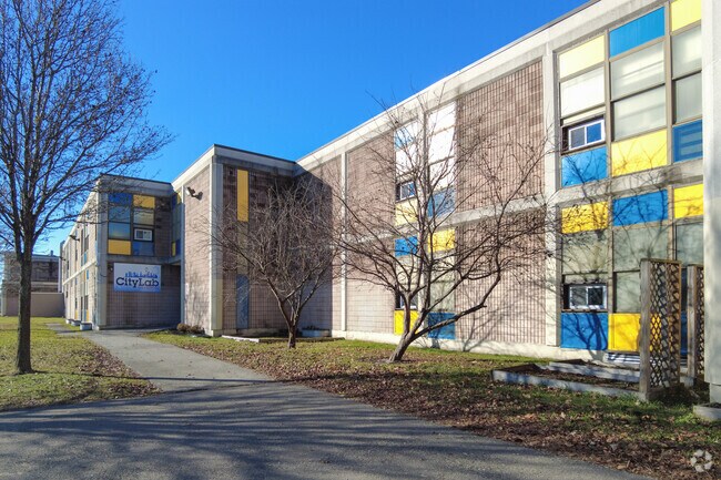 Beachmont Veterans Memorial School welcomes current and prospective students.