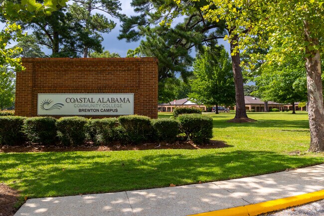Coastal Alabama Community College offers courses in aviation and manufacturing.