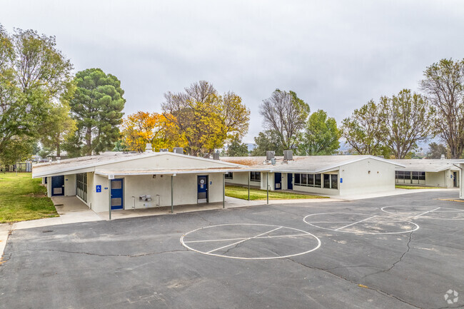 Park View Elementary school recieved a C+ from Niche.