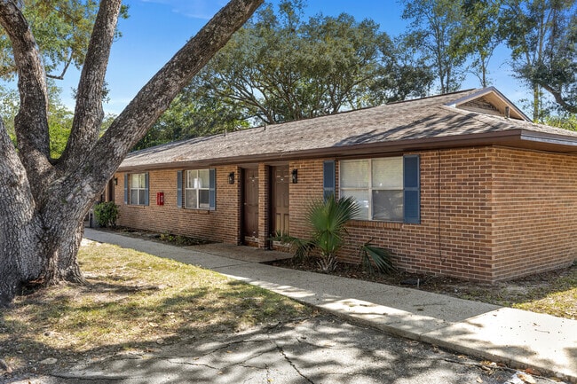 Emerald Cove West, Valparaiso, FL 32580 - photo 4