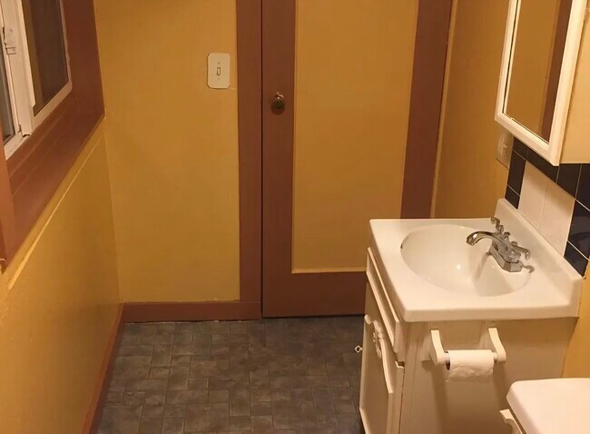 1426 Orca St unit 3, Anchorage, AK 99501 - photo 3