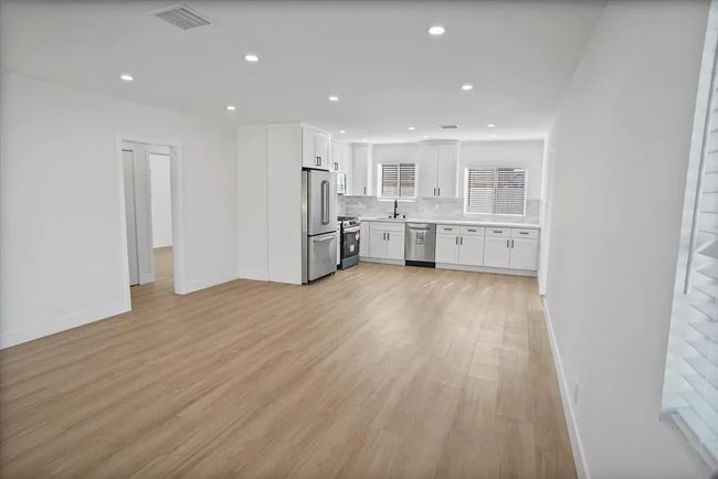 21330 Lemarsh St, Chatsworth, CA 91311 - photo 5