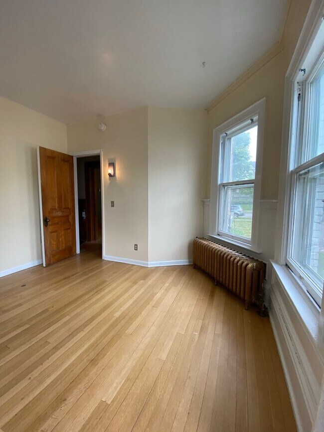 207 S Union St unit 207 South Union St, Burlington, VT 05401 - photo 5