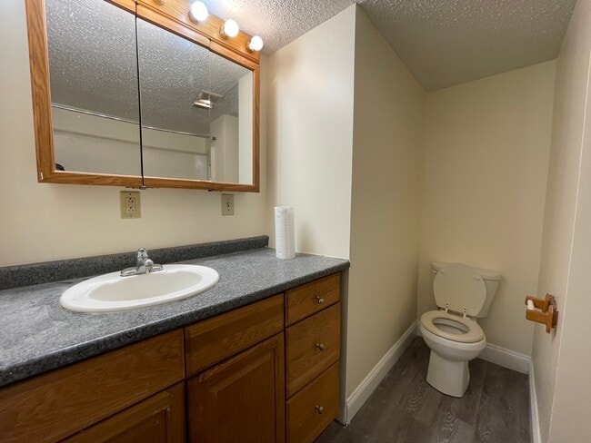 73 W Thames St unit 73B, Norwich, CT 06360 - photo 5