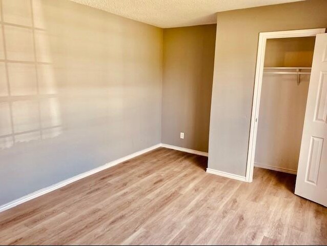 4834 Meadow Park Dr, Houston, TX 77048 - photo 7