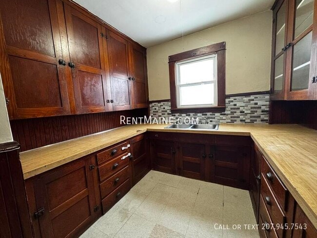 172 College Ave unit 4, Waterville, ME 04901 - photo 2