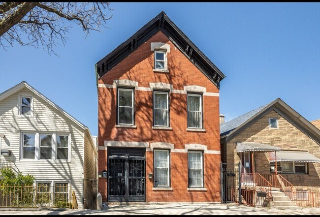 1032 W 31st Place unit 1, Chicago, IL 60608 - photo 2