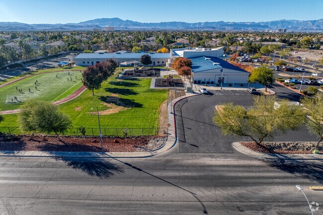 Students can enjoy the beautiful Challenger School campus.