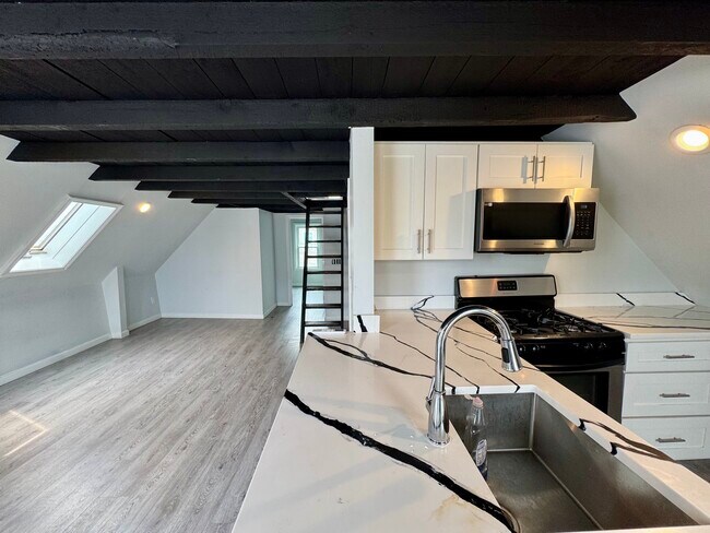 61 Tell St unit 3, Providence, RI 02909 - photo 5