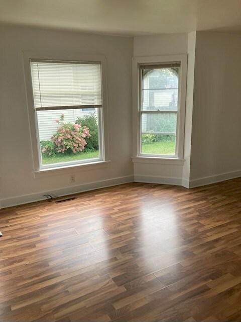 865 W 5th St, Winona, MN 55987