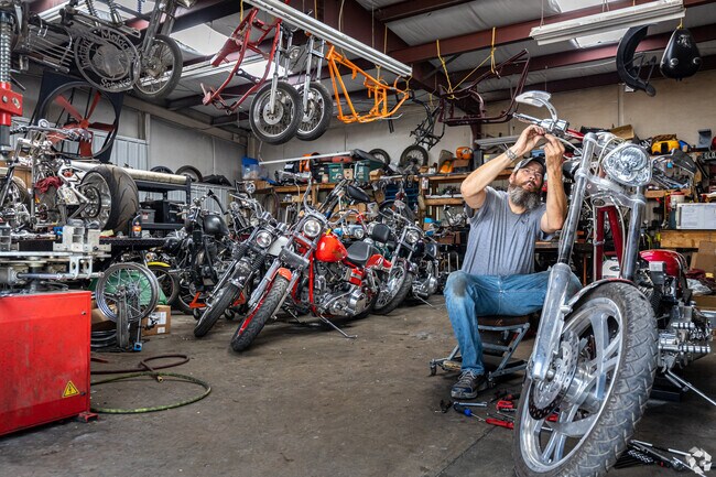 At Bear's Hi-way Classics you can service, build or repair your motorcycle.