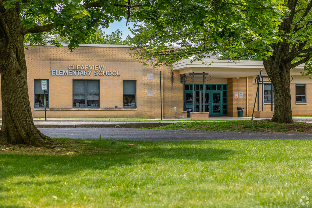 Clearview Elementary School serves students from kindergarten through fifth grade.