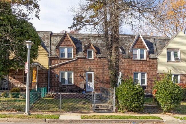 Many Carroll-South Hilton homes feature cozy front yards that add charm to the neighborhood.