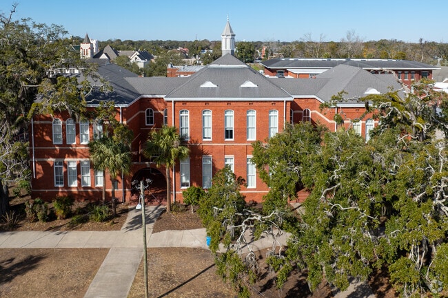 Glynn Academy is a great option for Town Common students in Brunswick.
