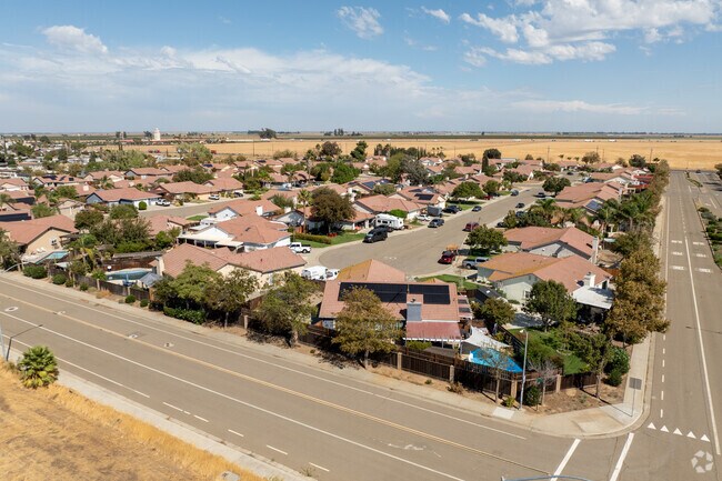Thoughtful layouts keep traffic light across Santa Nella.