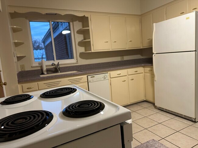 2128 Collinway St unit 4, Ottawa Hills, OH 43606 - photo 6