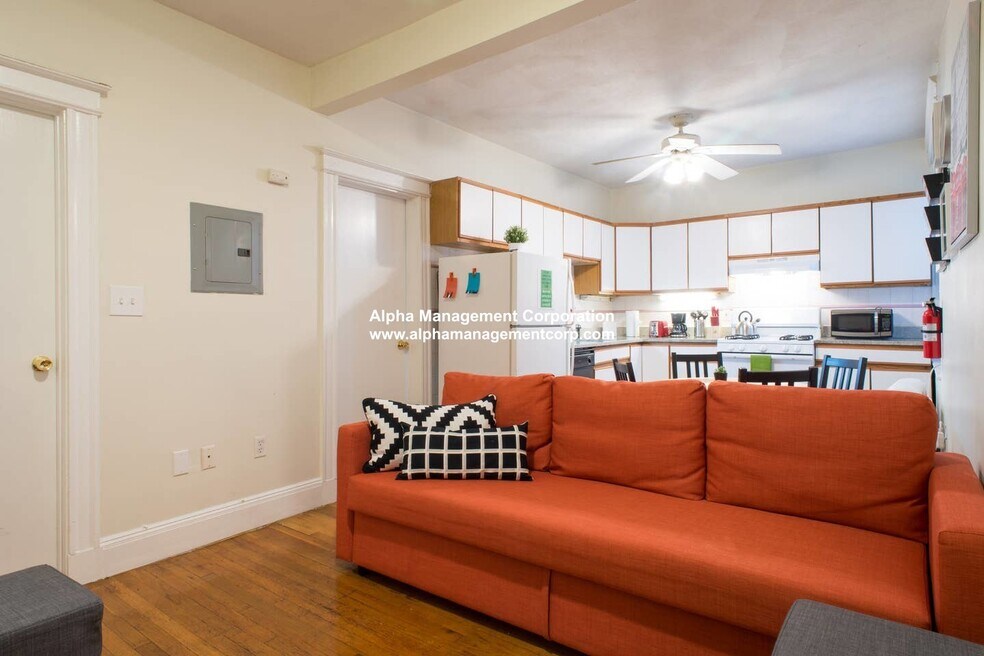 56 Queensberry St unit 18, Boston, MA 02215 - photo 1