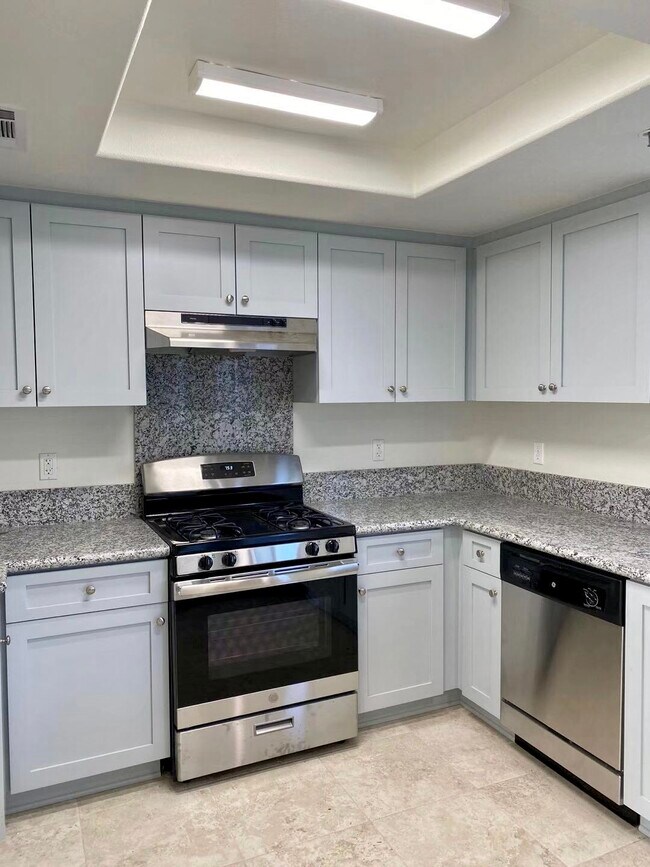 809 W Duarte Rd unit C, Monrovia, CA 91016 - photo 5