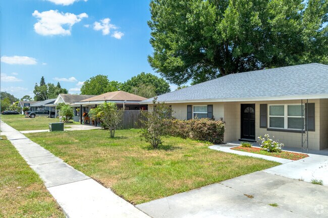 Midcentury ranch-style houses dominate the neighborhood keeping the original charm alive.