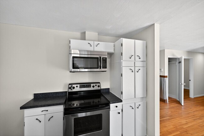 1580 N Honeycutt St, Benson, NC 27504 - photo 6