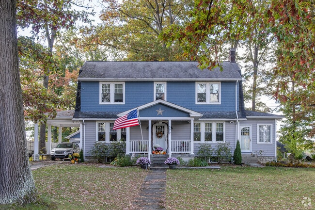 Colonial Revivals in Davidsville were built in the 1900s.