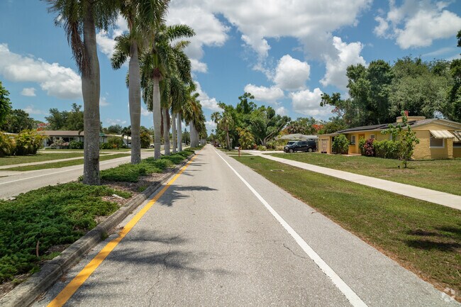 The center avenue running through Palm Lee Park has grand picturesque royal palm trees running down the center median.