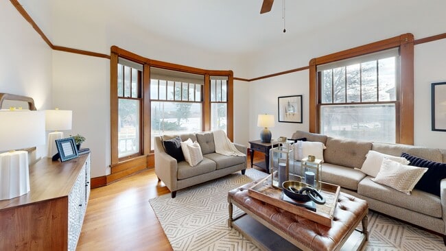 1624 S 32nd Ave, Omaha, NE 68105 - photo 2