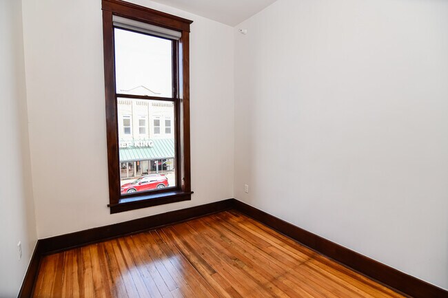 32 W Main St unit 201, Marshalltown, IA 50158 - photo 7